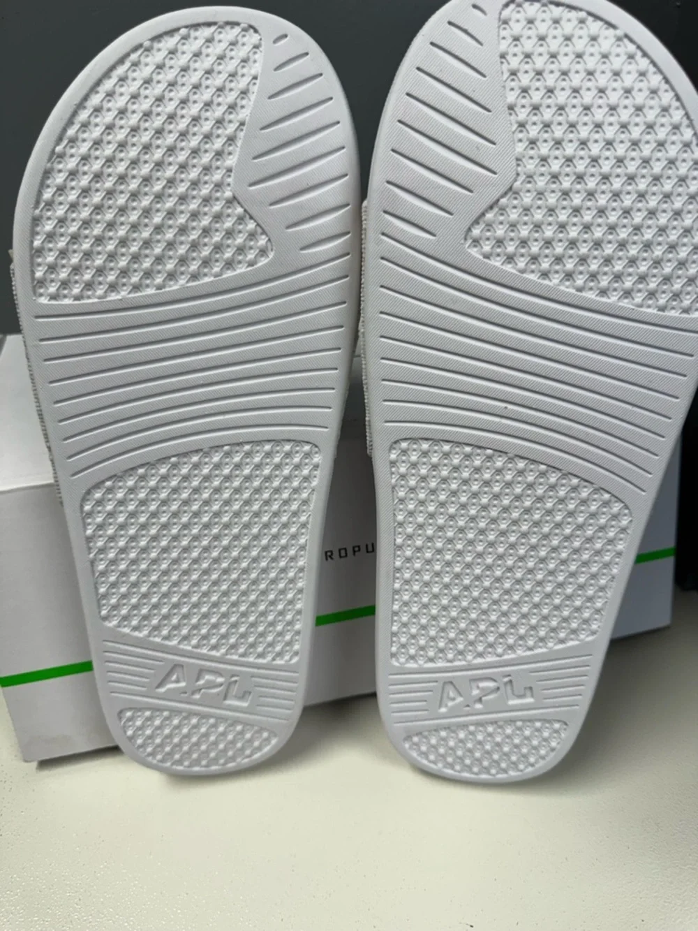 NIB- APL Men's Techloom Slide in White and Beige Melange
